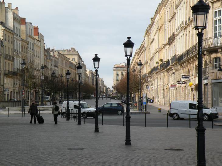  réverbères sur la place Jean Jaurès